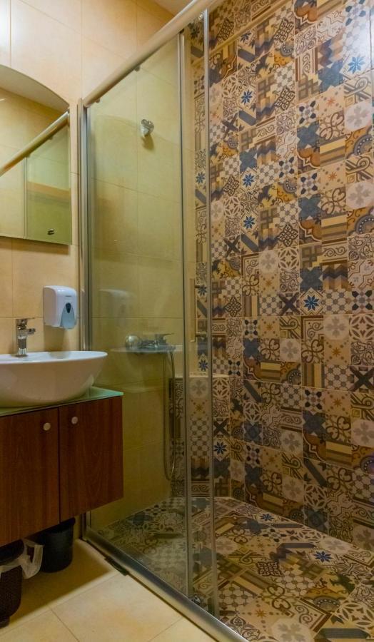 Hotel Pine Szkopje Kültér fotó