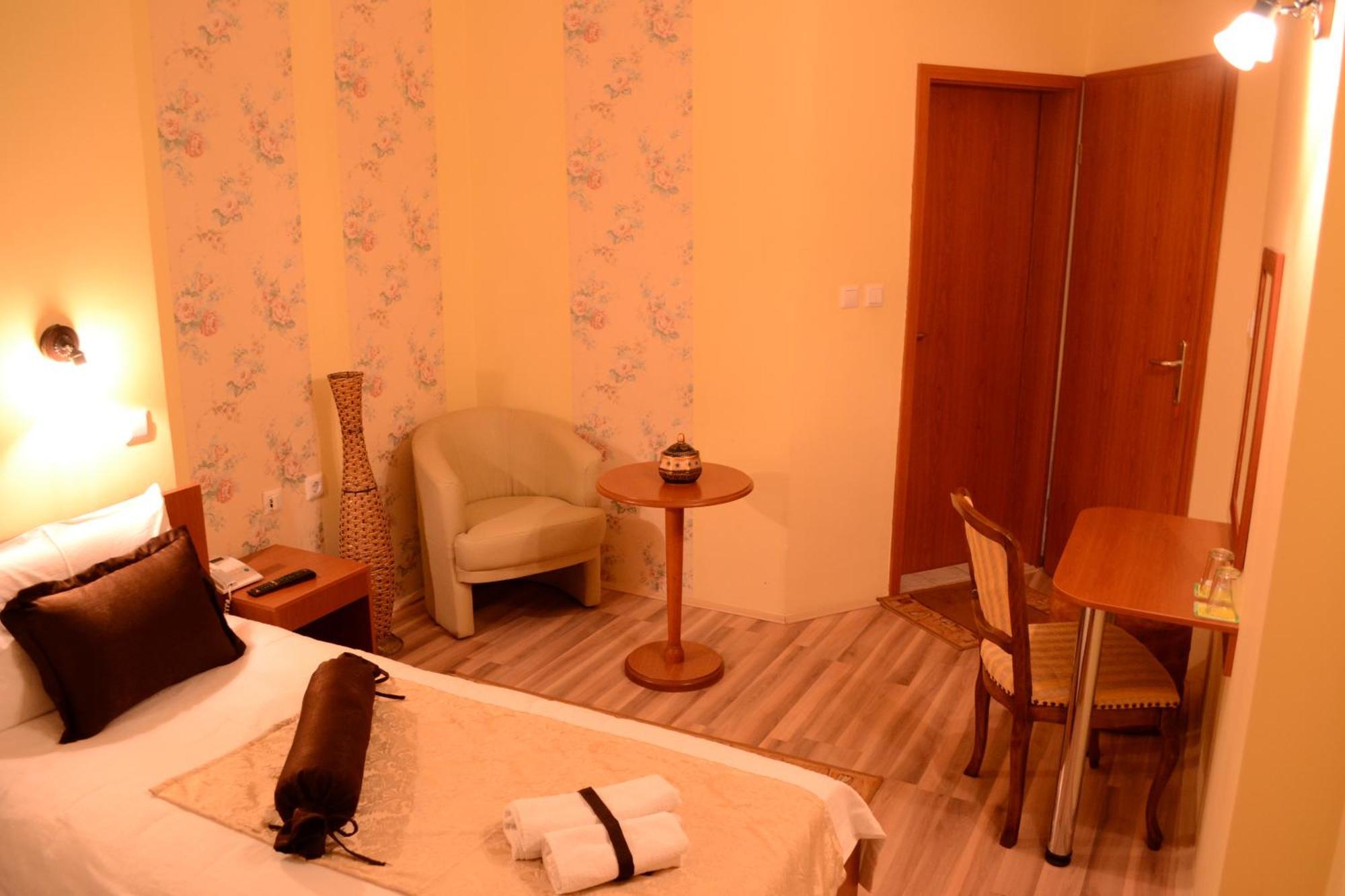 Hotel Pine Szkopje Szoba fotó