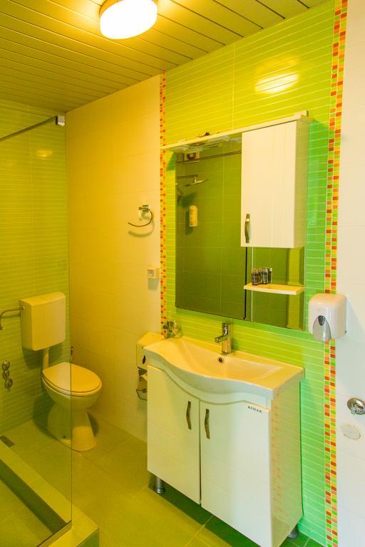 Hotel Pine Szkopje Kültér fotó