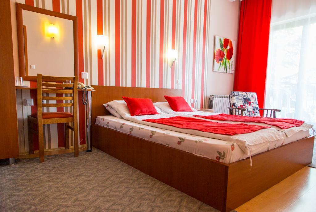 Hotel Pine Szkopje Kültér fotó