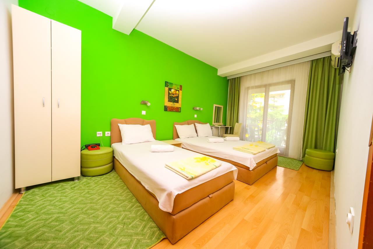 Hotel Pine Szkopje Kültér fotó