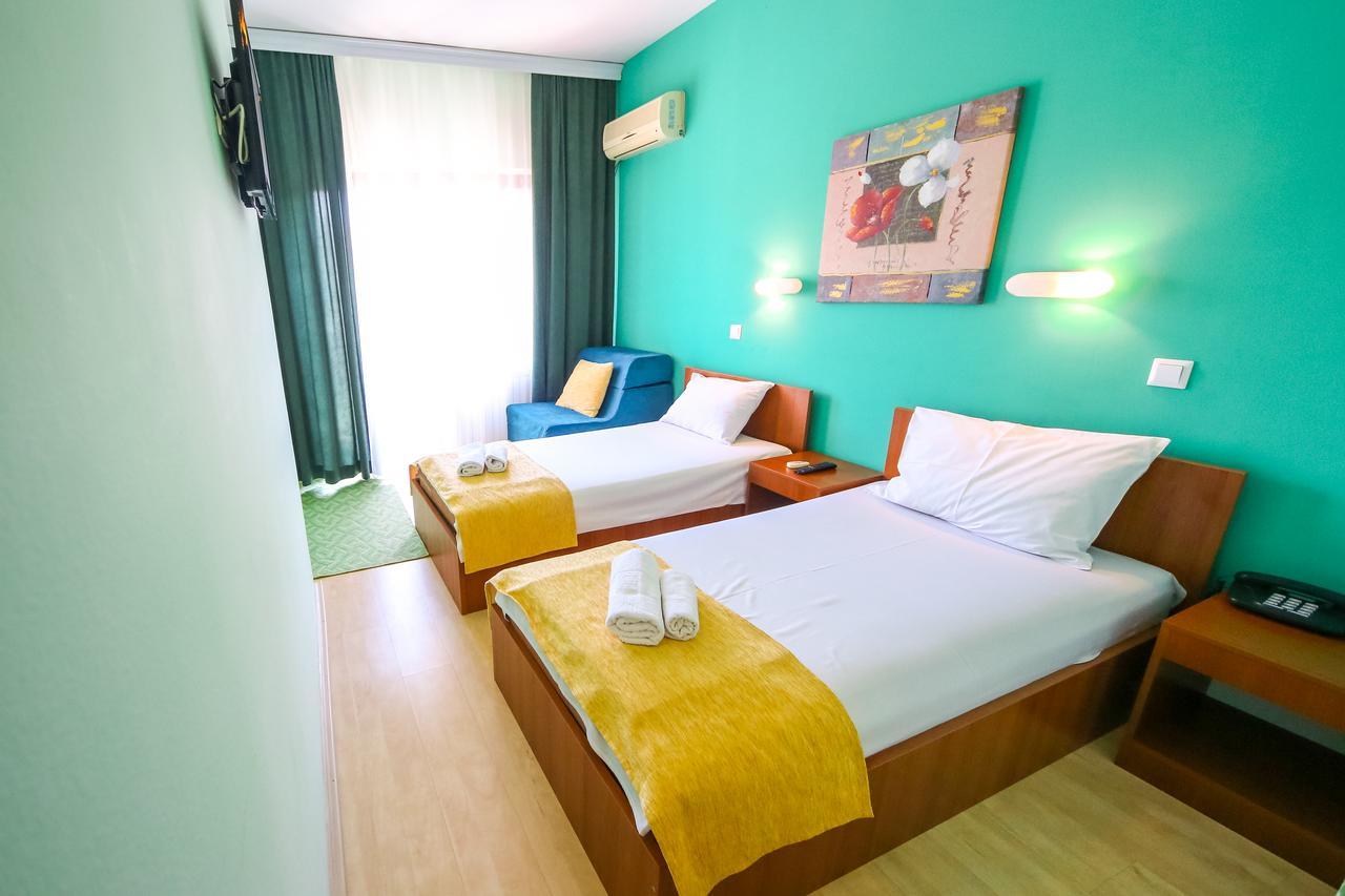 Hotel Pine Szkopje Kültér fotó