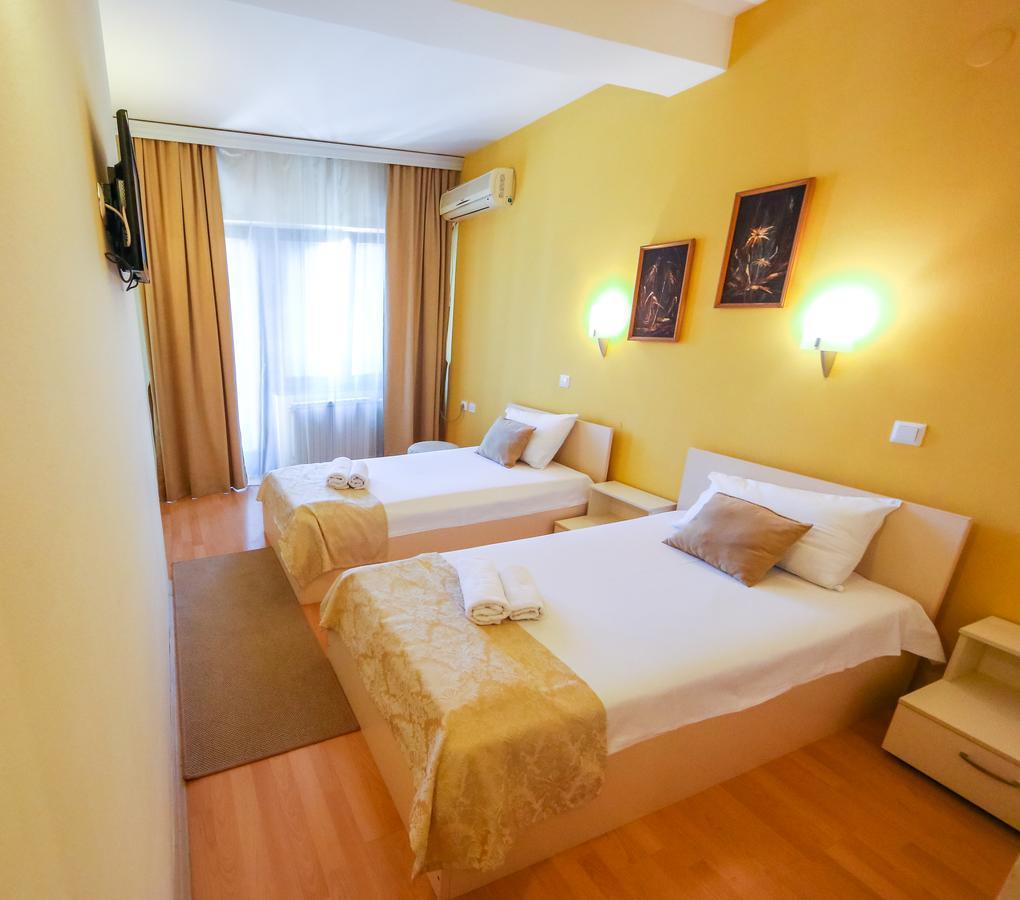 Hotel Pine Szkopje Kültér fotó