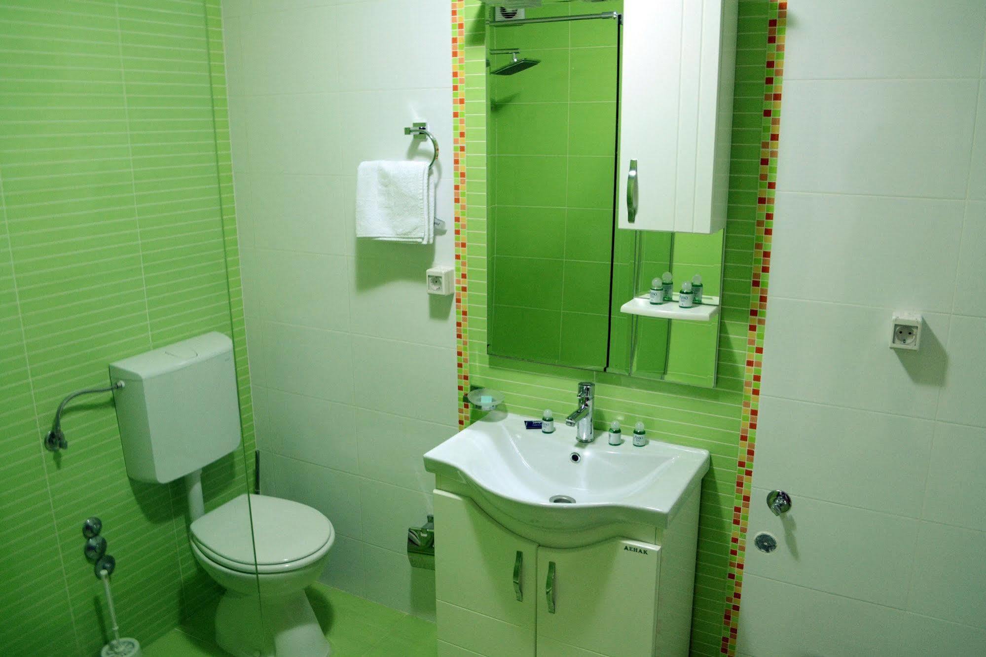 Hotel Pine Szkopje Kültér fotó