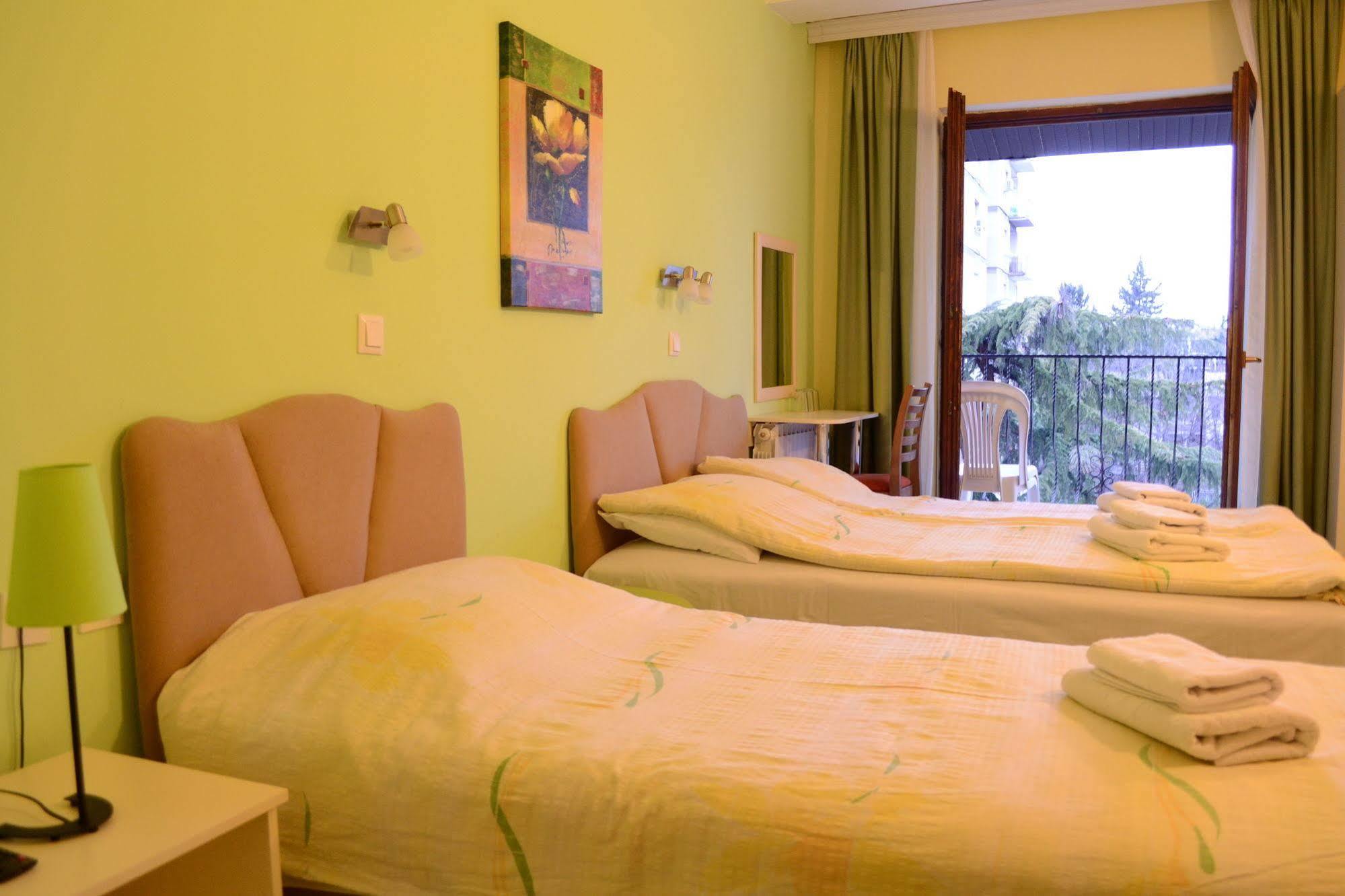 Hotel Pine Szkopje Kültér fotó