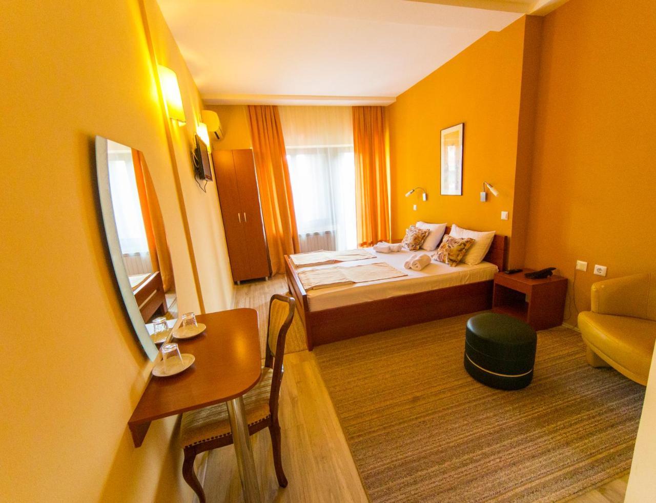 Hotel Pine Szkopje Kültér fotó
