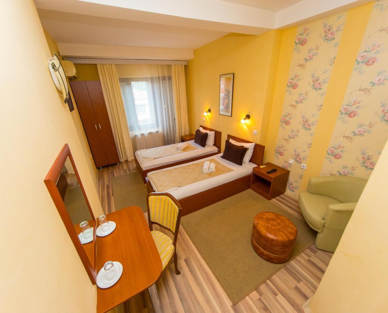 Hotel Pine Szkopje Kültér fotó