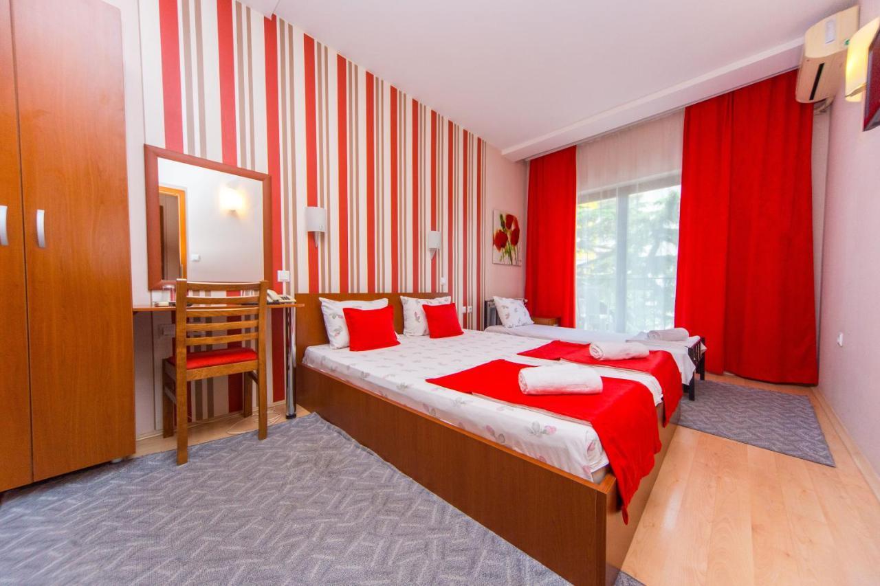 Hotel Pine Szkopje Kültér fotó