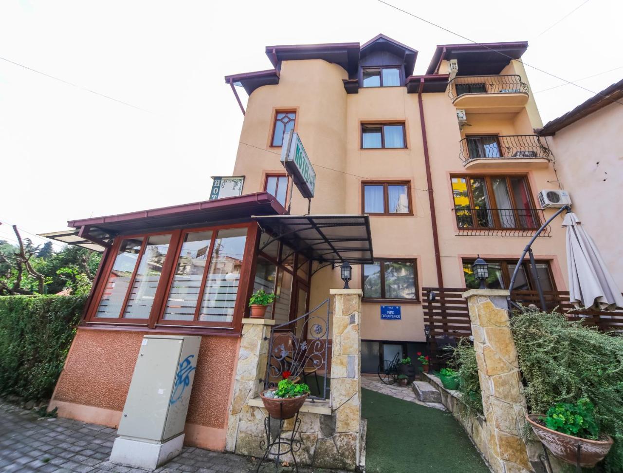 Hotel Pine Szkopje Kültér fotó